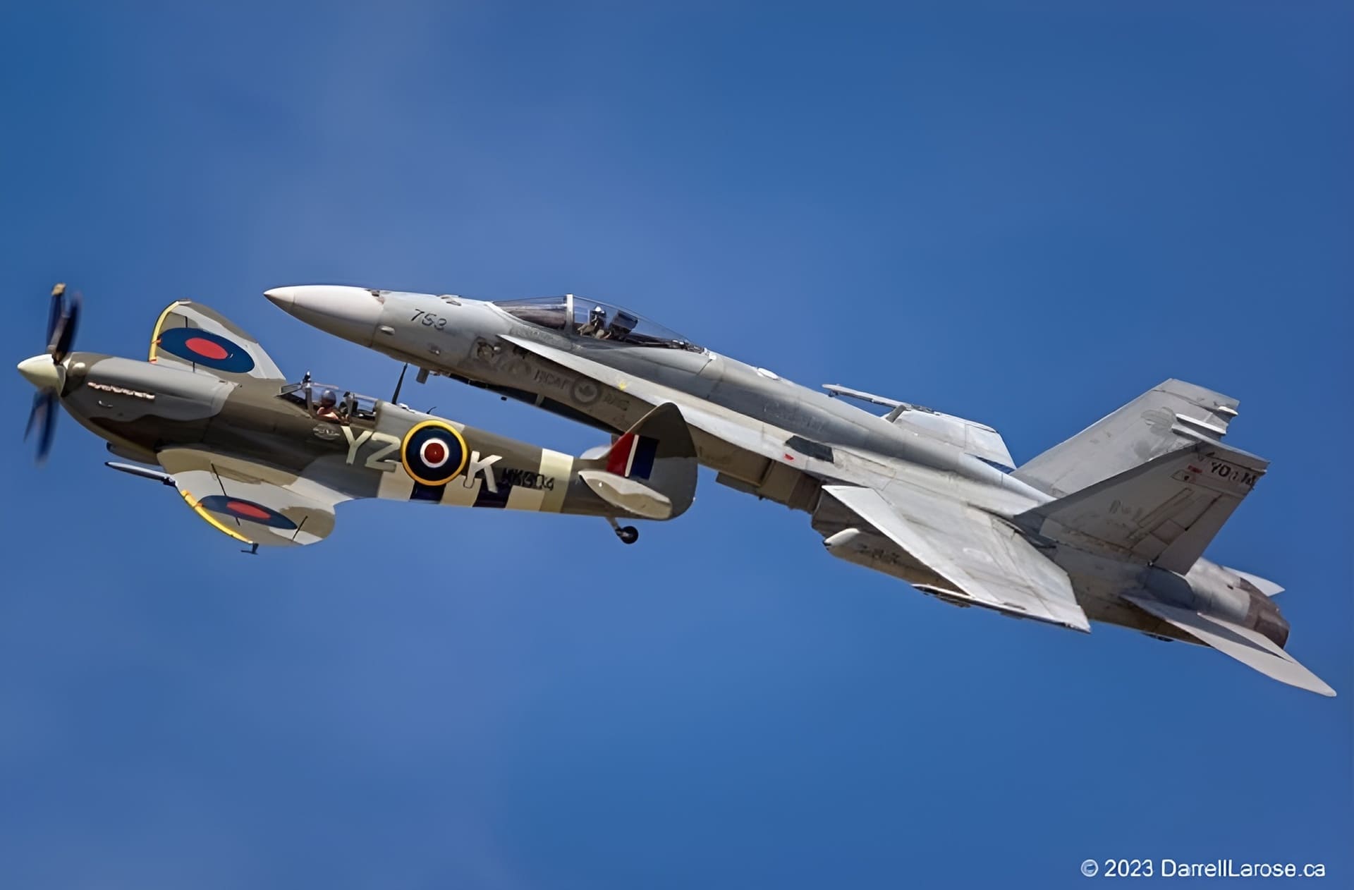 CF18 Hornet & Mk XVI Spitfire | Bagotville international air show